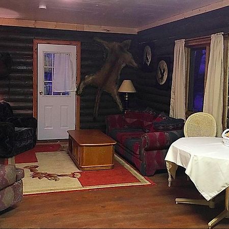 Flying U Ranch Hotell Seventy Mile House Exteriör bild