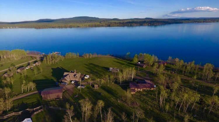 Flying U Ranch Hotell Seventy Mile House Exteriör bild